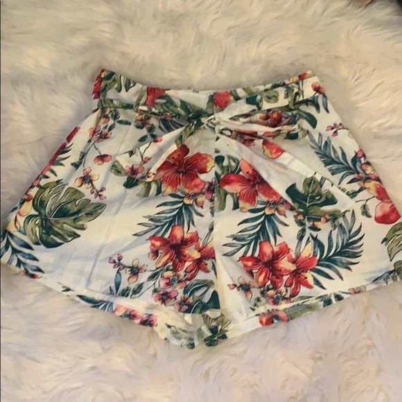 Lush Pants - Lush Tropical Shorts Medium NWT Lush Pants - Lush Tropical Shorts Medium NWT
